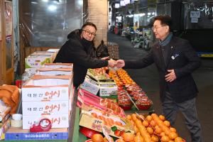 문창.부사 전통시장 민생현장 방문:2번째 이미지