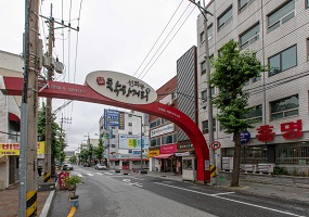 Seonhwa-dong Specialty Food Street1