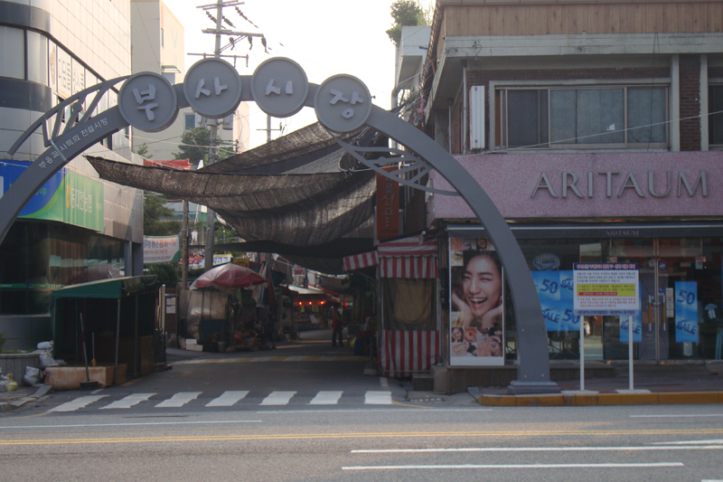 芙沙伝統市場1