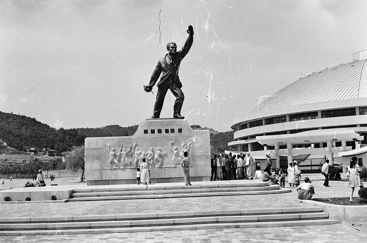 1972년 한밭종합운동장 윤봉길의사 동상 전경