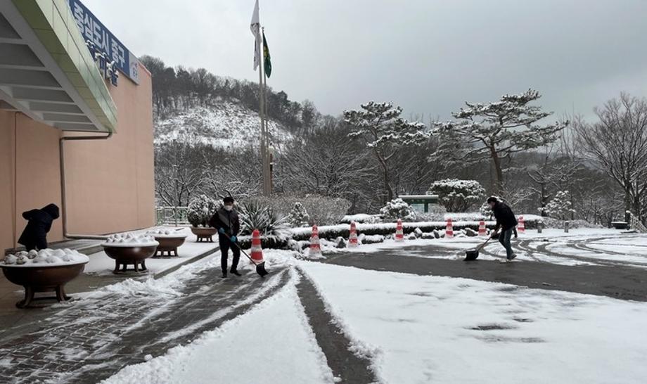 효문화마을관리원 제설작업 실시 이미지