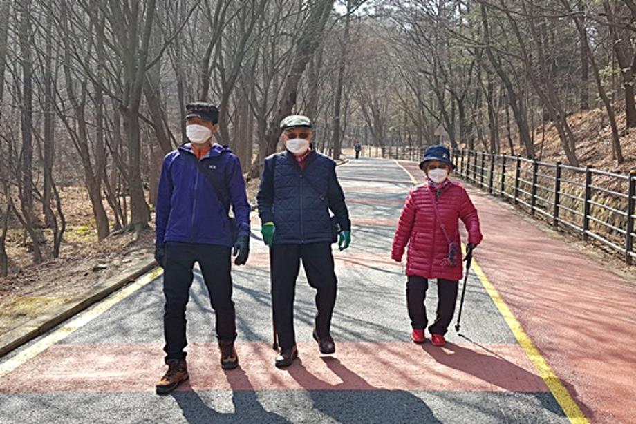 건강은 축복, 부부는 사랑 - 정직과 건강을 인생 좌우명으로 몸과 마음 갈고 닦아 - 이미지