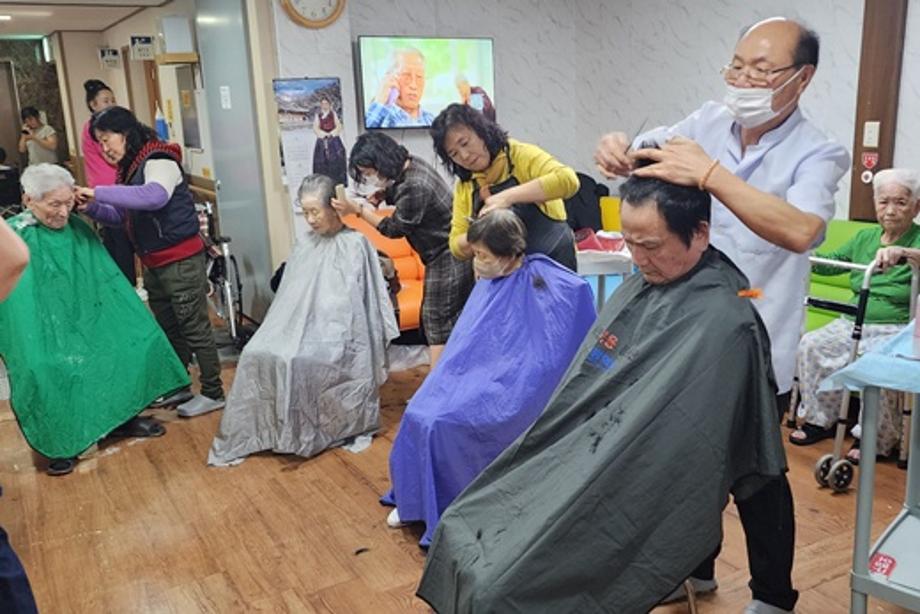 대전시 한마음이미용봉사단 총회 및 송년회 밤 이미지