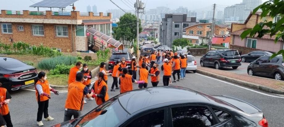 (부사동) 하모니봉사단, 저소득가정에 연탄 지원 이미지