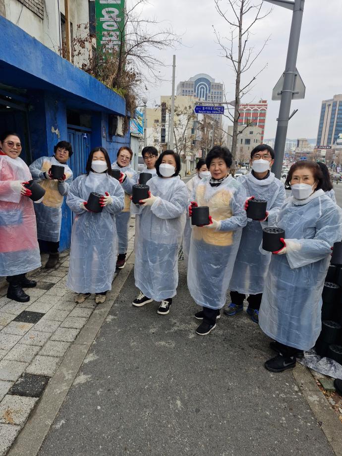 용두동 자원봉사협의회 ‘2025년 사랑의 연탄나눔 봉사' 이미지