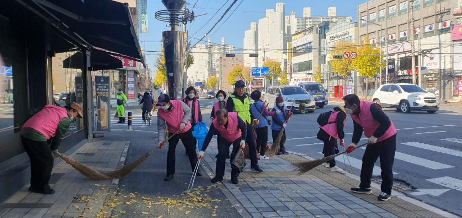 가을철 낙엽 대청소 이미지