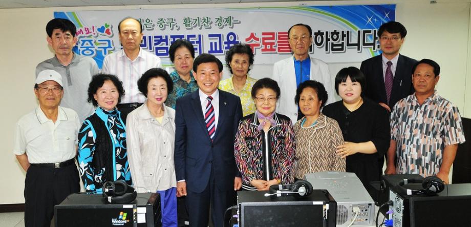 중급과정 4기(한글) 수료식 사진입니다. 이미지