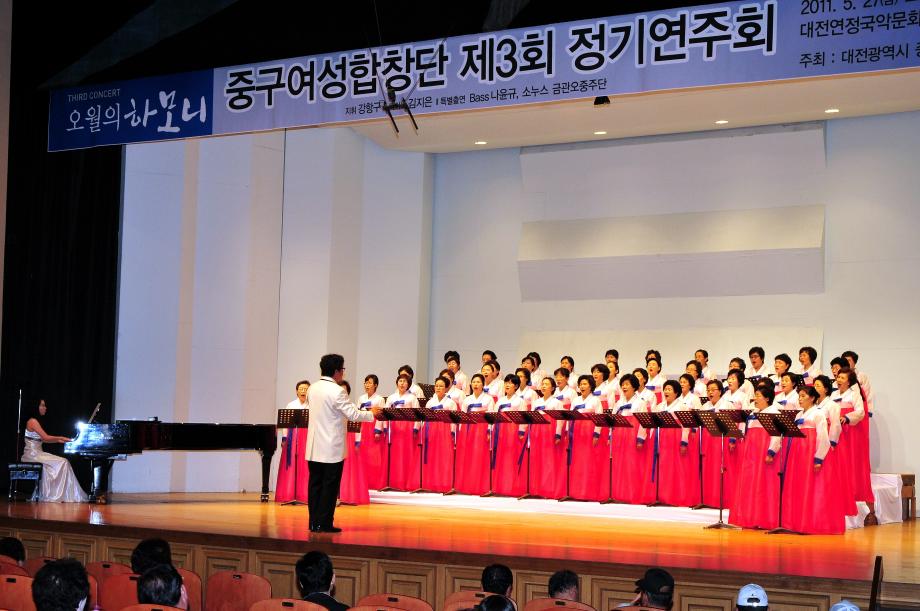 60대 주부들이 들려준 천상의 하모니 이미지