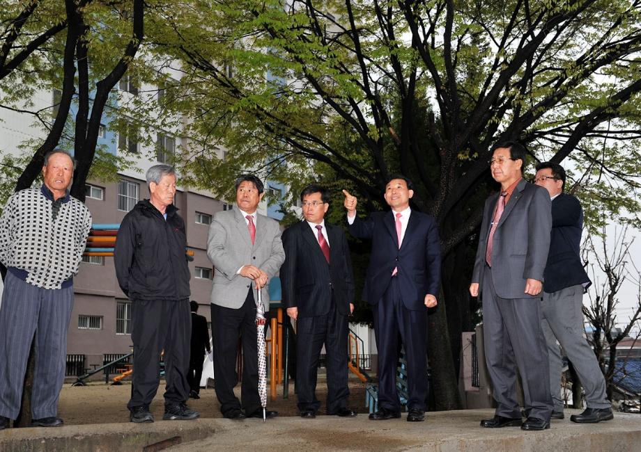 박용갑 청장, 공원조성 현장 방문 이미지