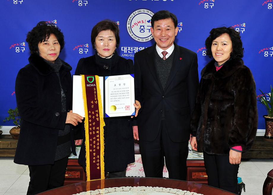 신속한 수해복구 적극참여 소방방재청장 표창장 수여 이미지