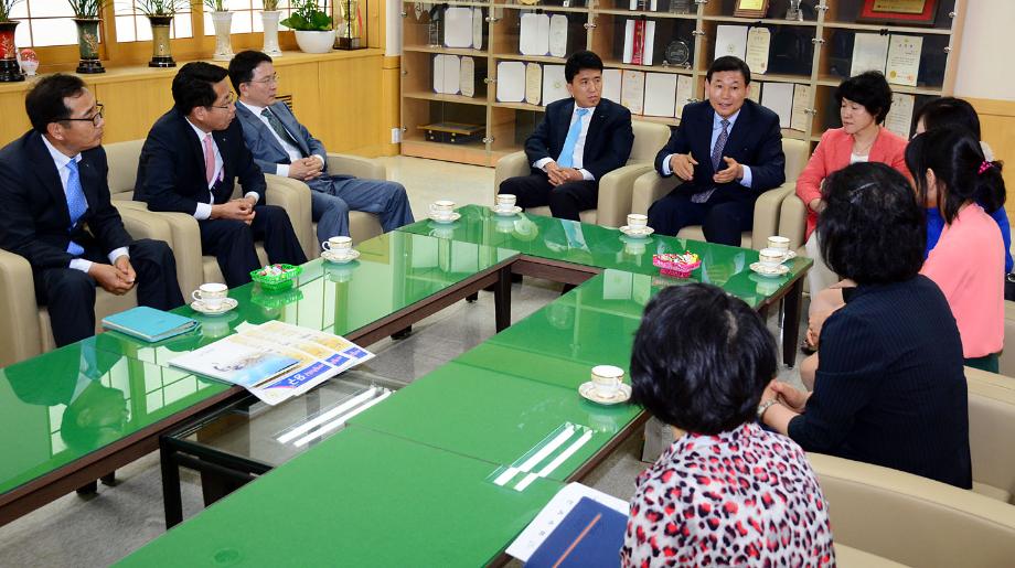 중구, 하나銀 다문화가족사랑 차량 전달 이미지