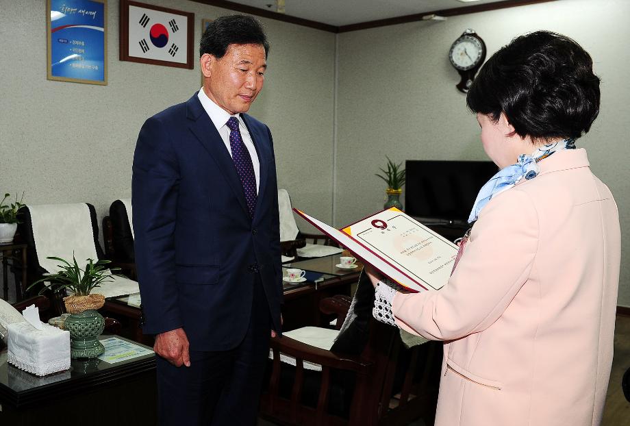 4.27 국민건강보험공단 대전중부지사 일일명예지사장 위촉식 이미지