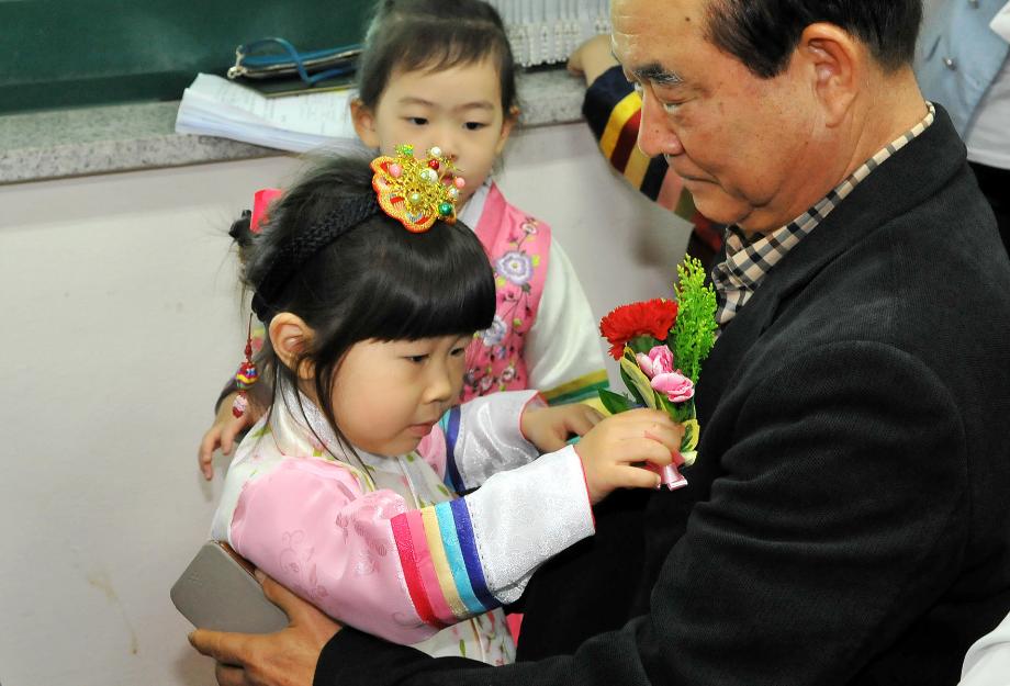 5.7 제43회 어버이날 기념식 이미지