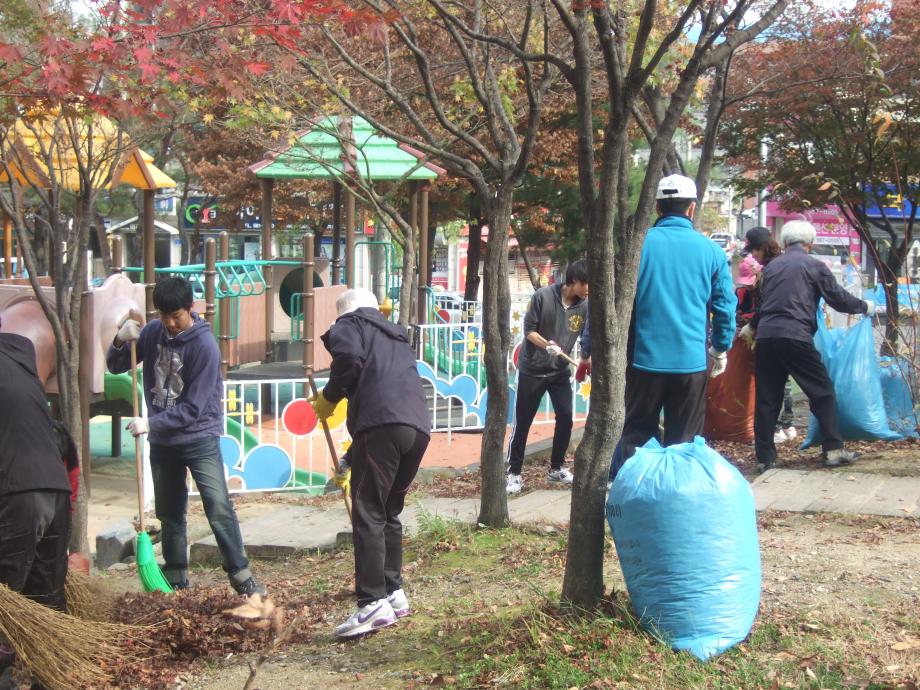 낙엽치우기 이미지