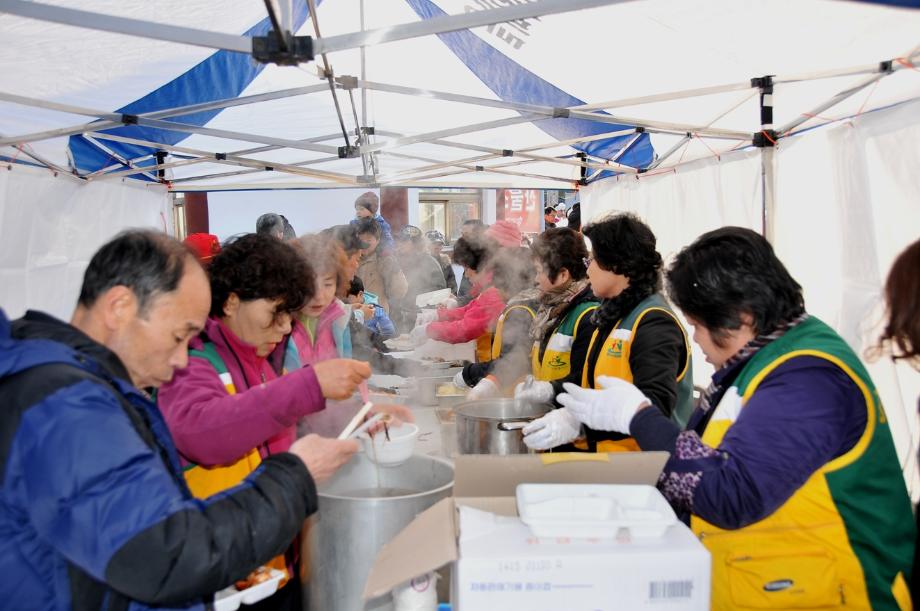 무수동 '산신제 및 토제마짐대놀이' 오복밥나눠먹기 이미지