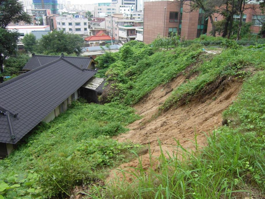 호우로 인한 산사태 위험지역 응급조치 및 현장점검 이미지