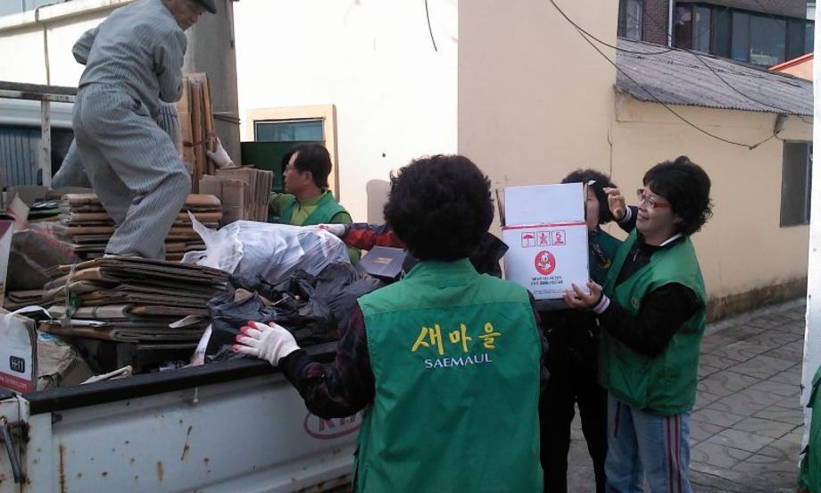 새마을 협의회 폐품 수집 이미지