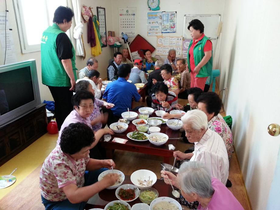 대사동 새마을부녀회 대사경로당 삼계탕 봉사 이미지