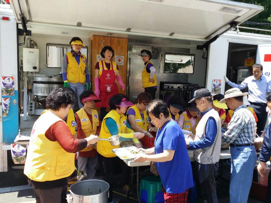 대한적십자사 중구지구 자연정화활동 및 급식봉사 이미지