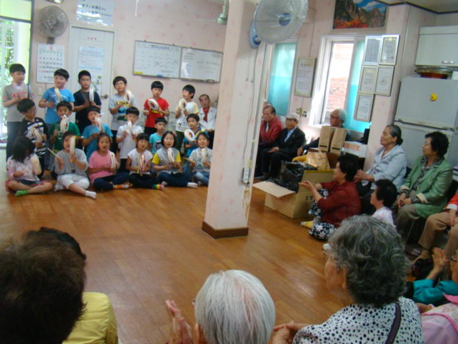 효 문화확산을 위한 1학교 1경로당 자매결연 효 실천 활동 추진 이미지