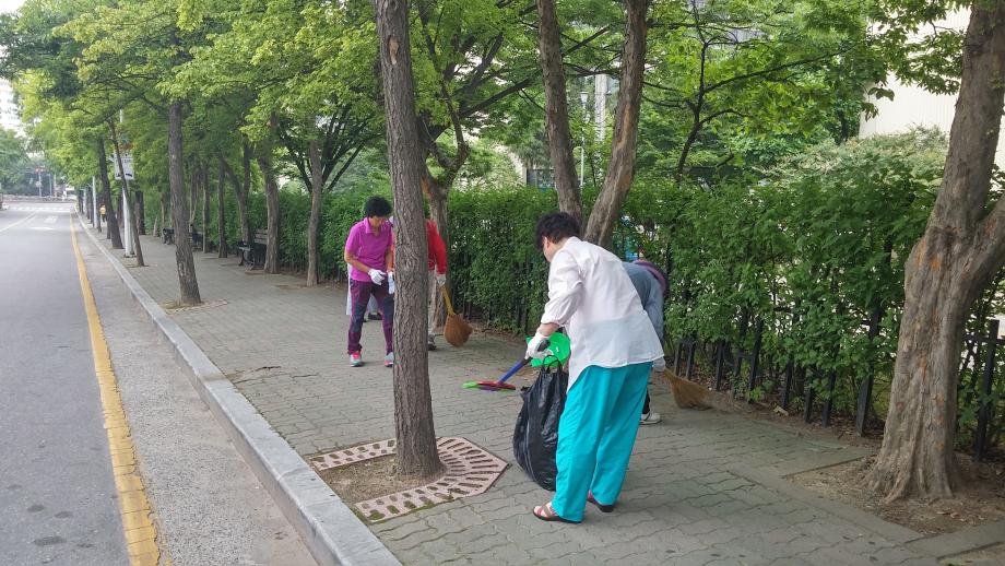 주공1단지@경로당, 살기좋고 쾌적한 우리동네 가꾸기 청소 이미지