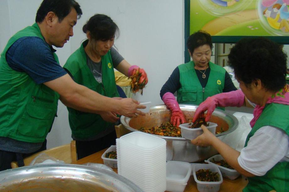 새마을회 어려운 이웃 밑반찬 전달 봉사 이미지