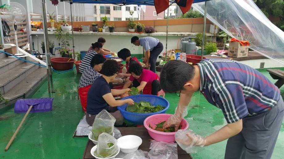 대흥동 만두레봉사회 "사랑의 밑반찬 나눔" 행사 이미지