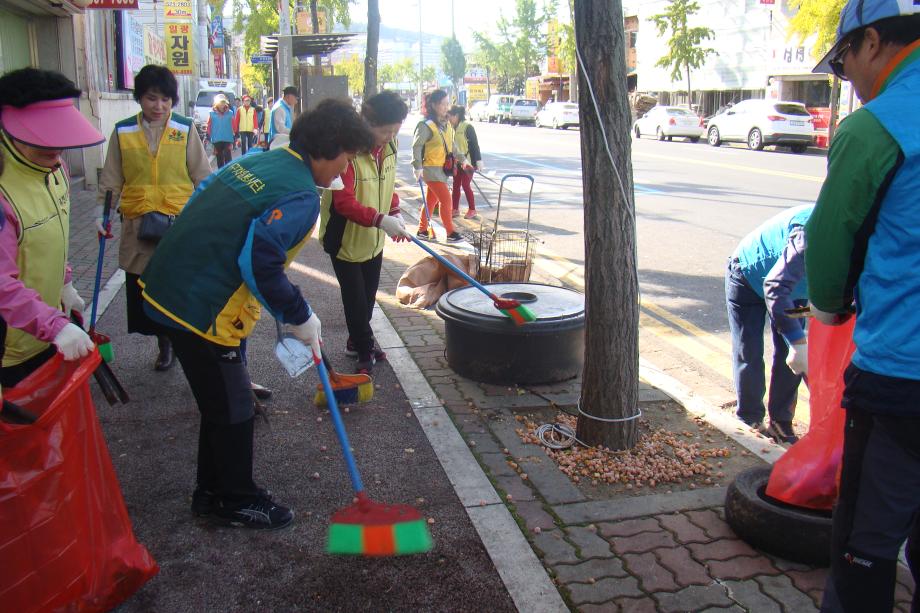 우리동네 클린사업 추진합니다. 함께 깨끗한 동네 가꾸어요.~ 이미지