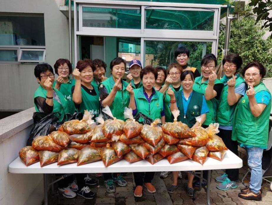 산성동, 새마을부녀회 사랑의 밑반찬 나눔 행사 실시 이미지