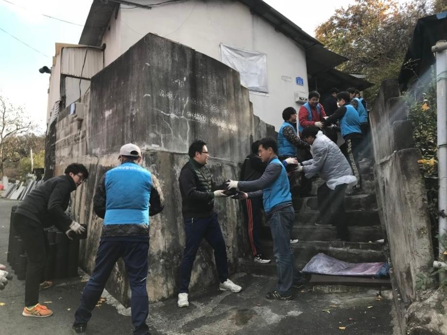 산성동, 저소득10가정에 연탄 4000장 지원 이미지