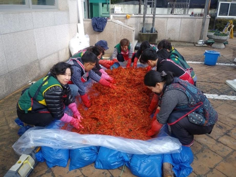 자원봉사협의회, 2019년 사랑듬뿍 김장 나눔 행사 실시 이미지