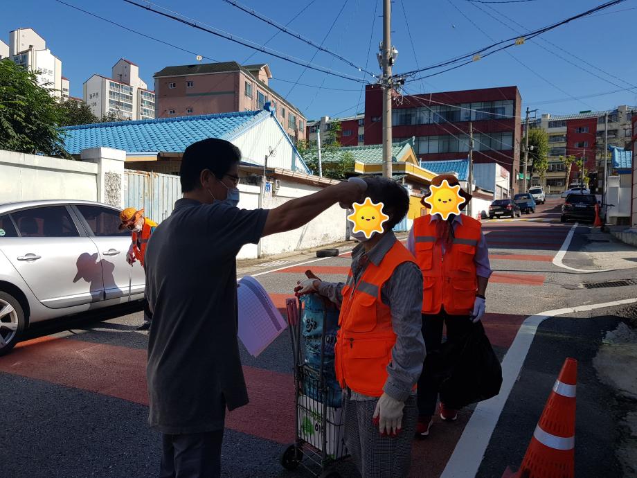 (용두동) 노인일자리 참여 어르신 발열 체크 실시 이미지