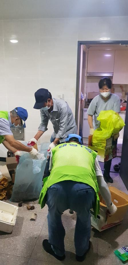 태평1동, 저소득취약계층가정 청소 지원 이미지