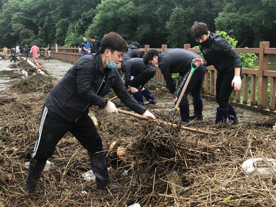 뿌리공원 하상주차장 수해 복구 작업 이미지