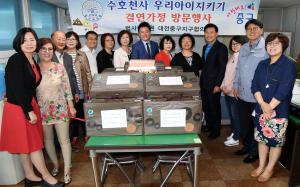 결연가정 청소년 선물 방문 전달