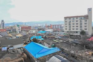 유천동 기와지붕(재향군인회 옥상에서)